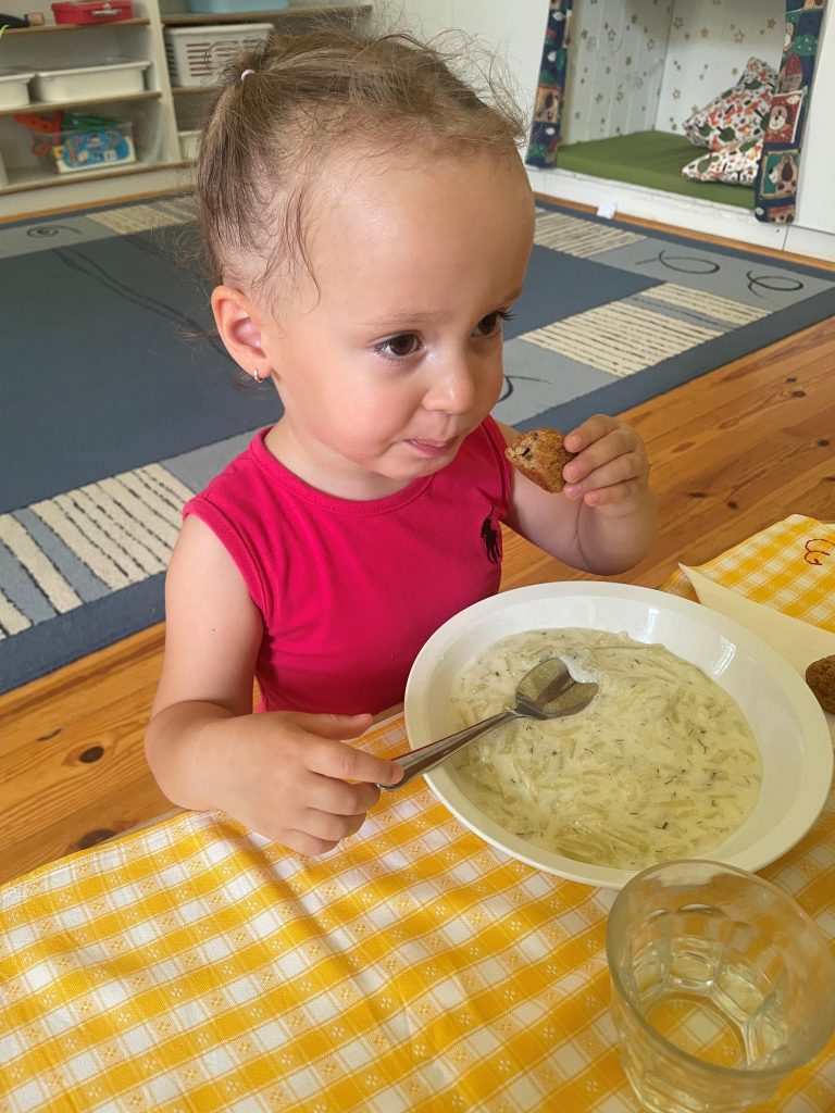Gyermekkert Bölcsőde – bölcsődei életkép