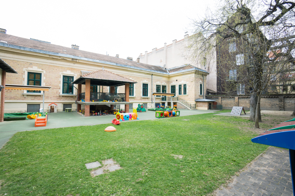 Gyermekkert Nursery building and community spaces