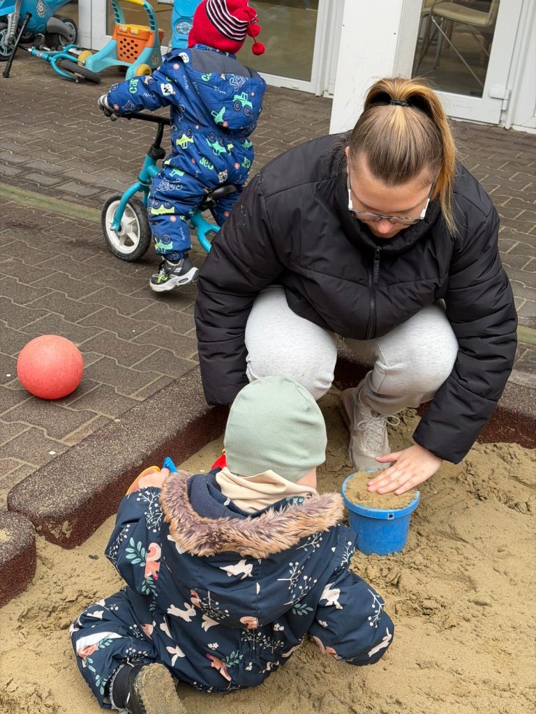 Tücsök-lak Bölcsőde – bölcsődei életkép