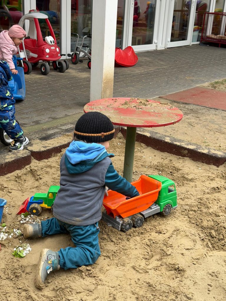 Tücsök-lak Bölcsőde – bölcsődei életkép